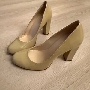 Kate Spade Round Toe Taupe Pump Heel 6M